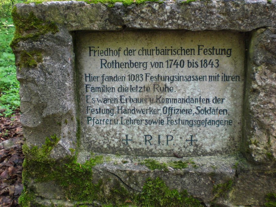 Festung Rothenberg bei Schnaittach mit dem historischen Friedhof