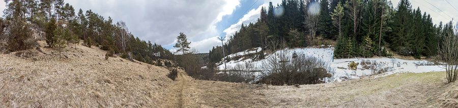 Panorama des Naturschutzgebiets Rinntal bei Alfeld
