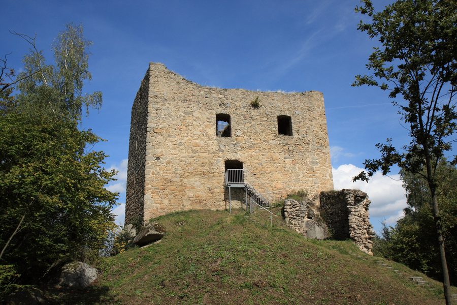 Südseite des Wohnturms der Burgruine Lobenstein