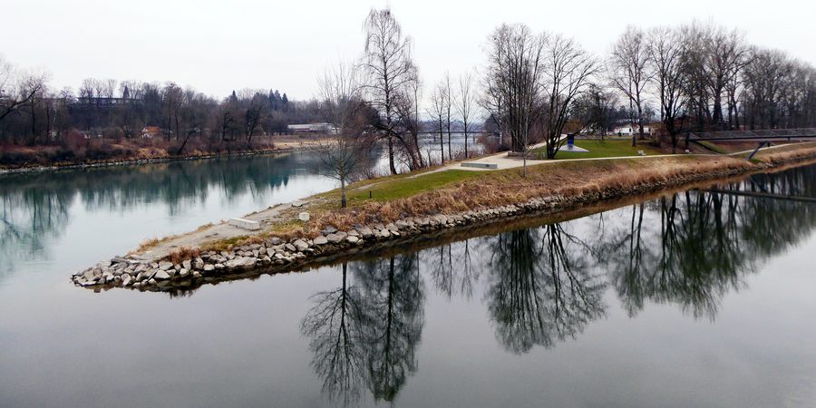 Zusammenfluss von Mangfall und Inn in Rosenheim