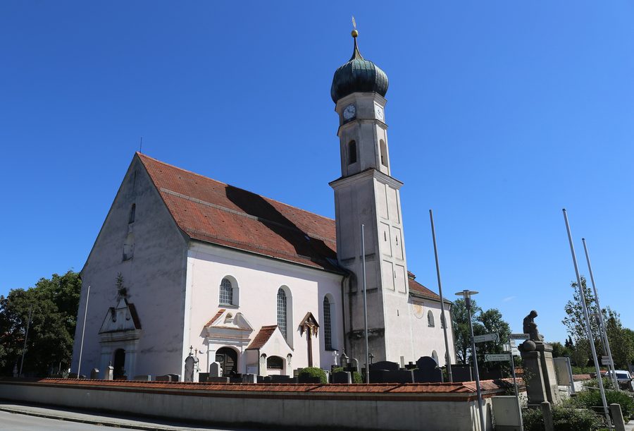 Pfarr- und Wallfahrtskirche Mariä Geburt in Anzing von außen