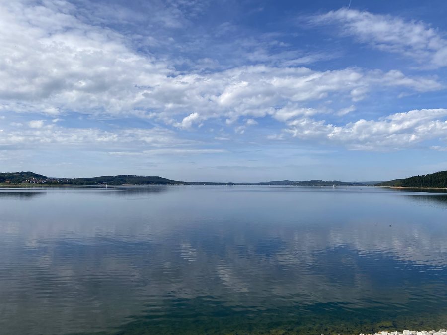 Uferlandschaft des Großen Brombachsees bei Pleinfeld in Mittelfranken