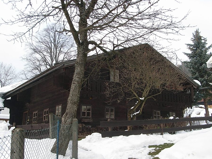 Historische Hofanlage des Bauernhausmuseums Lindberg mit dem Kuchlerhof aus dem 17. Jahrhundert