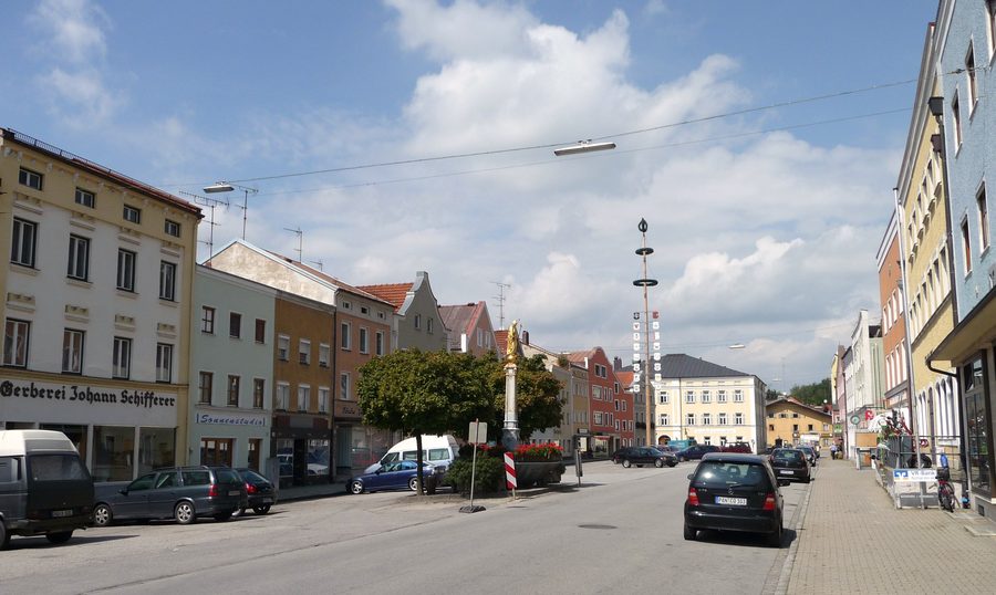 Marktplatz von Tann mit dem Marienbrunnen