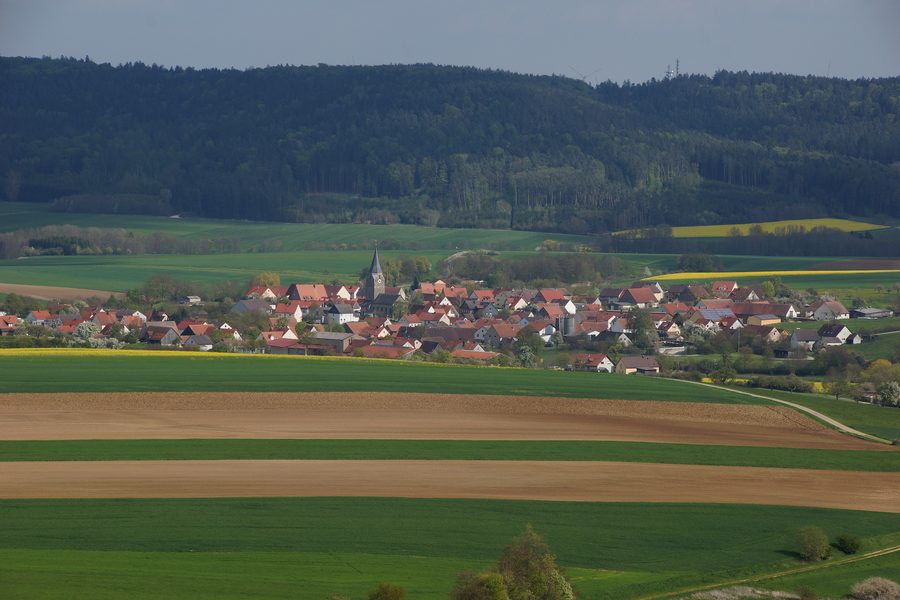 Blick vom Schlossberg bei Heideck über die hügelige Landschaft